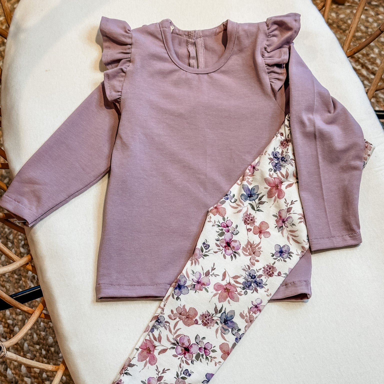 Meisjes kleding set lila en gebloemd 